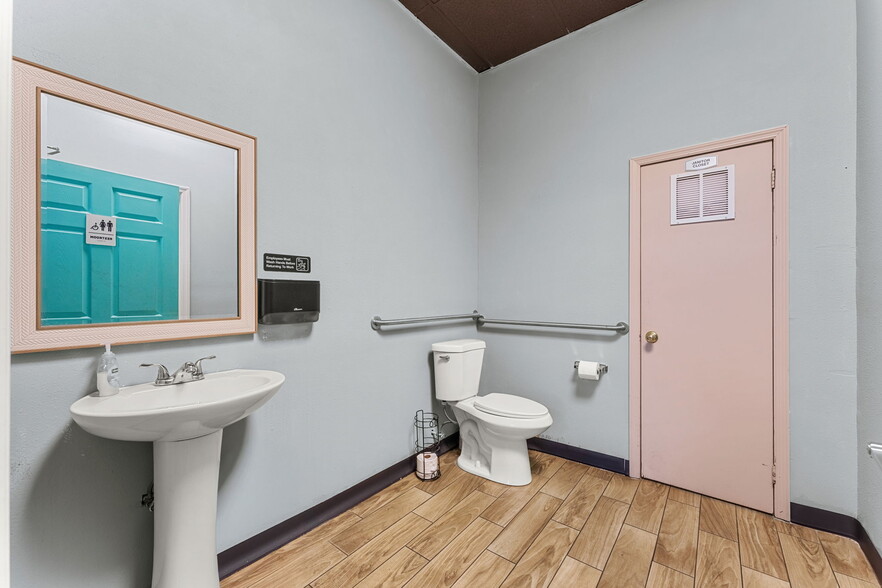 More Photos Of 1592 Jimmy Buffet Mem Hwy, Satellite Beach Office Residential For Sale