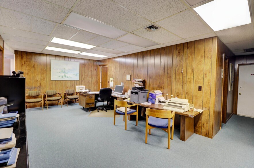 More Photos Of 2110 S Cleveland Ave, Fort Myers Office For Sale