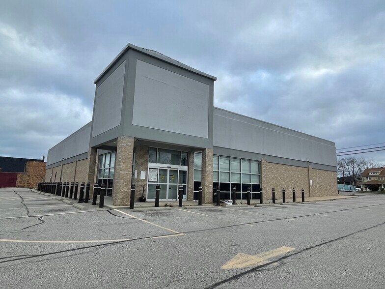 More Photos Of 2709 Broadway, Lorain Drugstore For Lease
