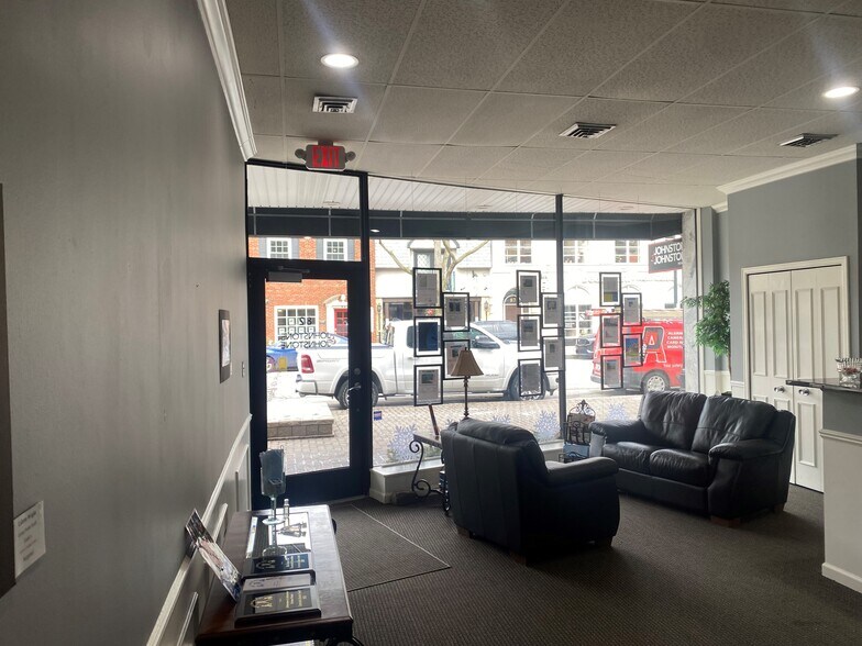 More Photos Of 80-82 Kercheval Ave, Grosse Pointe Farms Storefront Retail Office For Sale