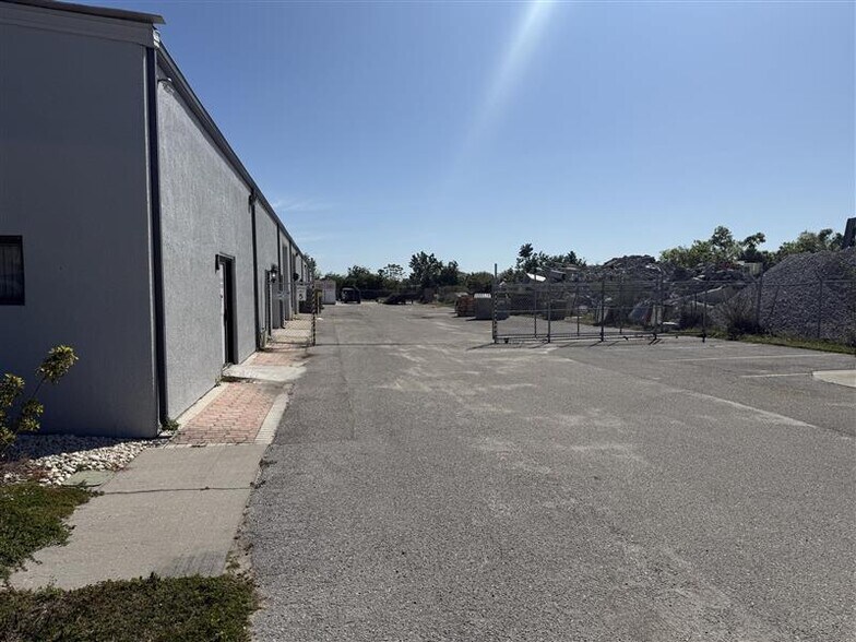 More Photos Of 6805 33rd St E, Sarasota Warehouse For Sale