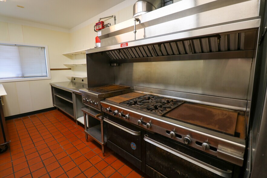 More Photos Of 1455 Oregon, Bandon Restaurant For Sale