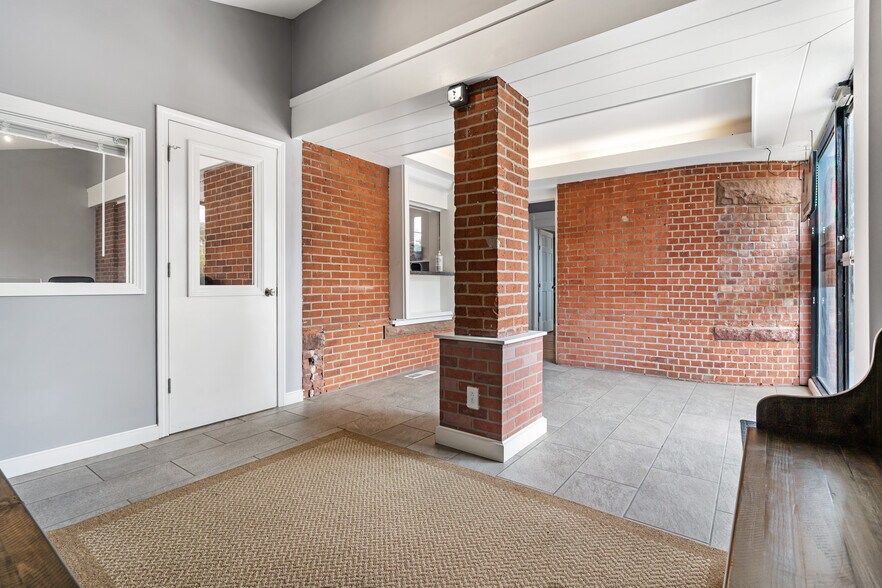 More Photos Of 285 Congress St, Bridgeport Office For Sale