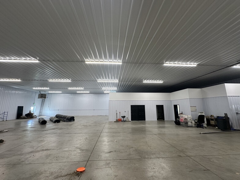 More Photos Of 1680-1690 E Porter St, Crown Point Warehouse For Lease