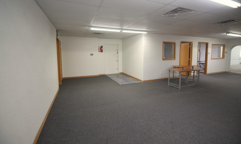More Photos Of 805 W Main St, Sterling Auto Repair For Sale