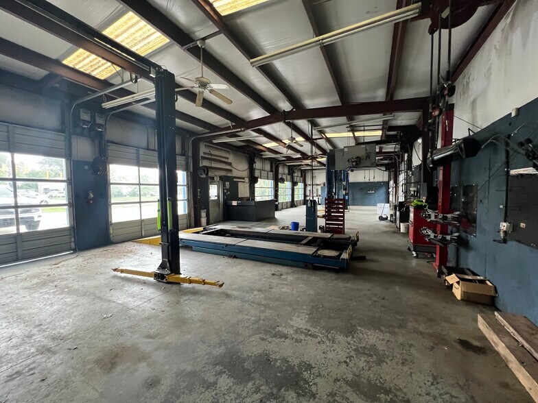 More Photos Of 13715 NC 50 Hwy N, Willow Spring Auto Repair For Lease
