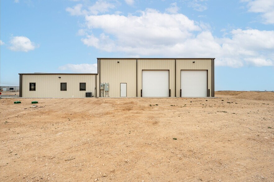 More Photos Of 12113 Jordy Rd, Midland Warehouse For Lease
