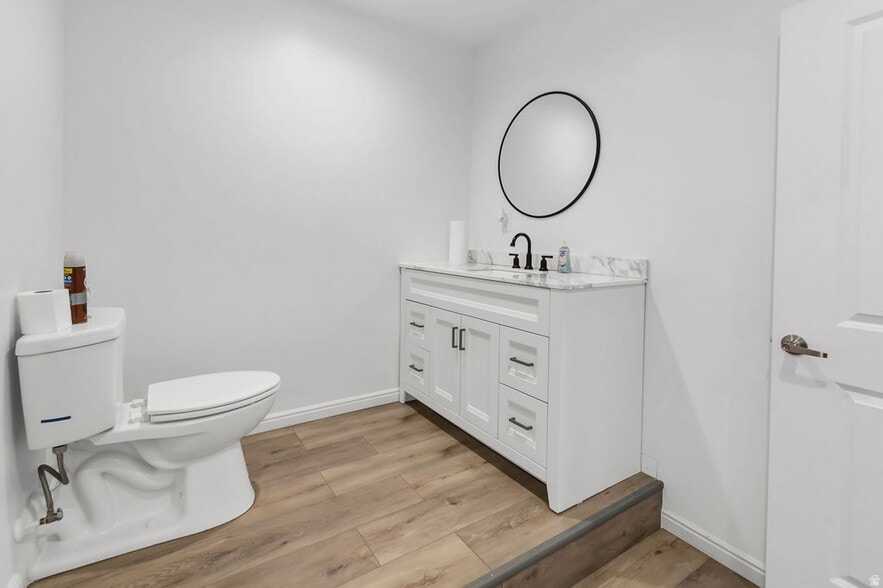 More Photos Of 46 S Center St, Elsinore Industrial For Sale