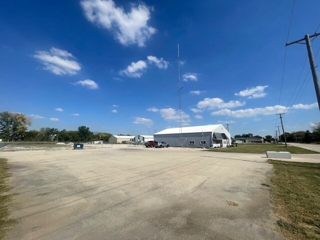 More Photos Of 950 Gore Rd, Morris Warehouse For Lease