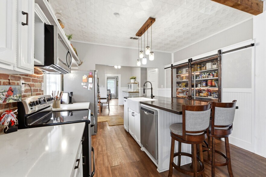 More Photos Of 9282 State Highway 75 S, New Waverly Freestanding For Sale