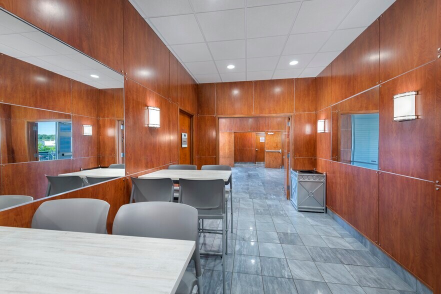 More Photos Of 30 E Padonia Rd, Timonium Medical For Lease