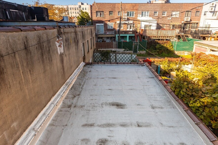 More Photos Of 96 W End Ave, Brooklyn Storefront Retail Residential For Sale