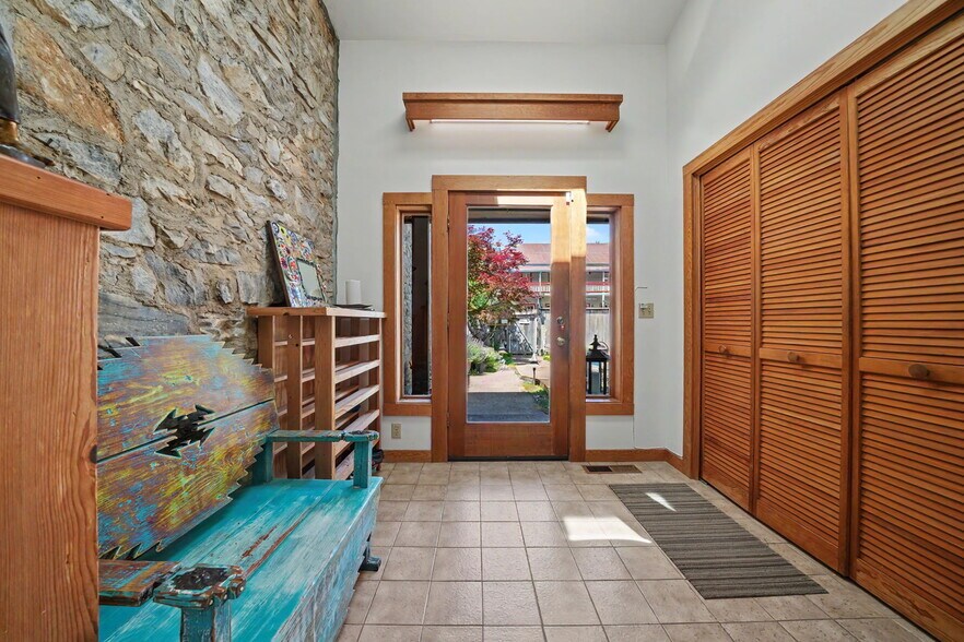 More Photos Of 21376 Consolation St, Volcano Specialty For Sale
