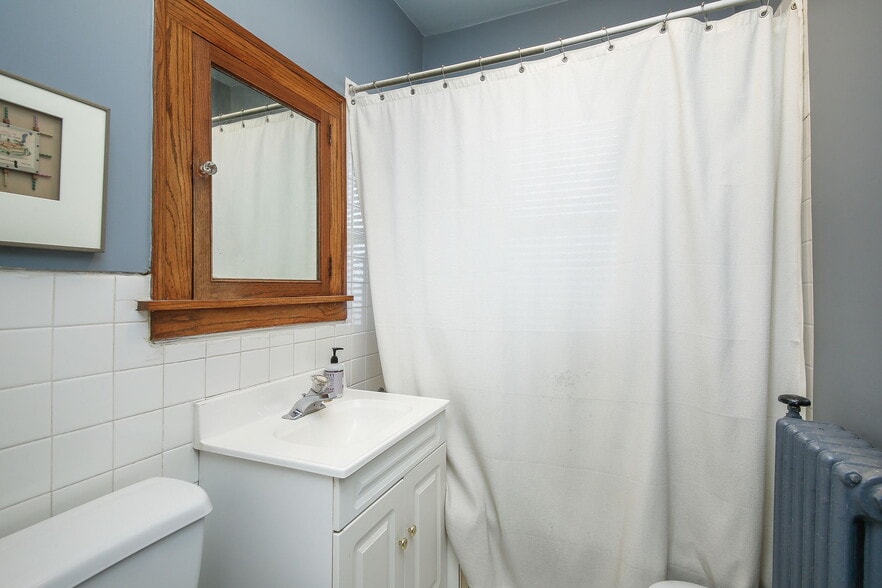 More Photos Of 440 N Main St, Glen Ellyn Storefront Retail Residential For Sale