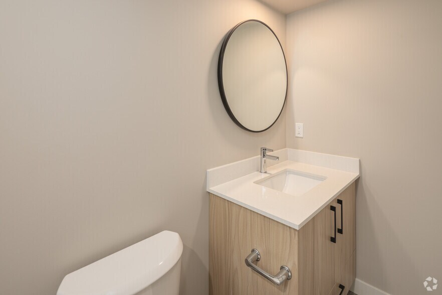 More Photos Of 107 Evans St, Duncan Apartments For Sale