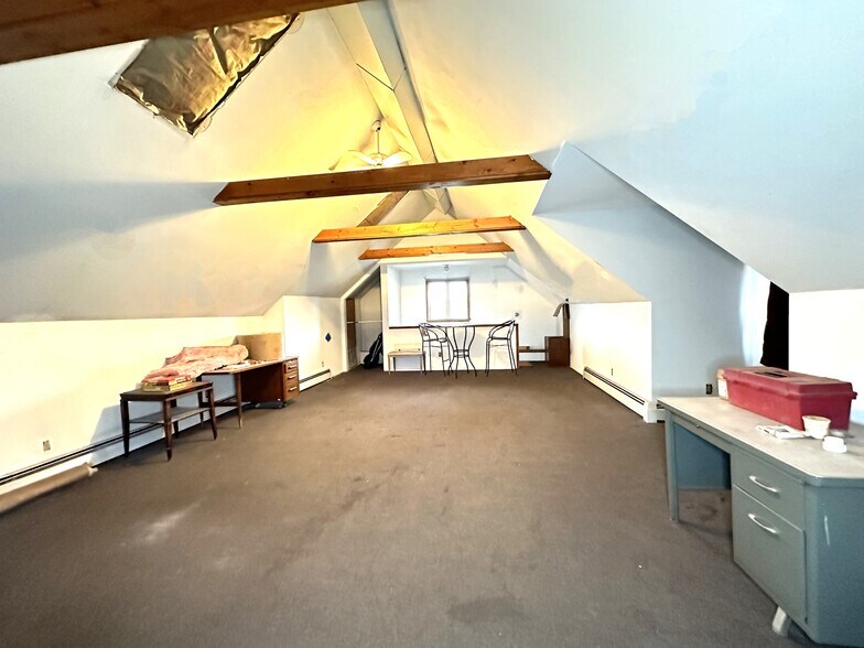 More Photos Of 611 W Manlius St, East Syracuse Auto Repair For Sale