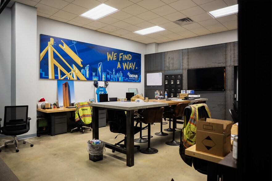 More Photos Of 9325 Forsyth Park Dr, Charlotte Warehouse For Sale