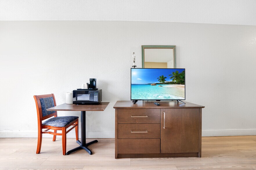 More Photos Of 5100 N State Road 7, Fort Lauderdale Hotel For Sale