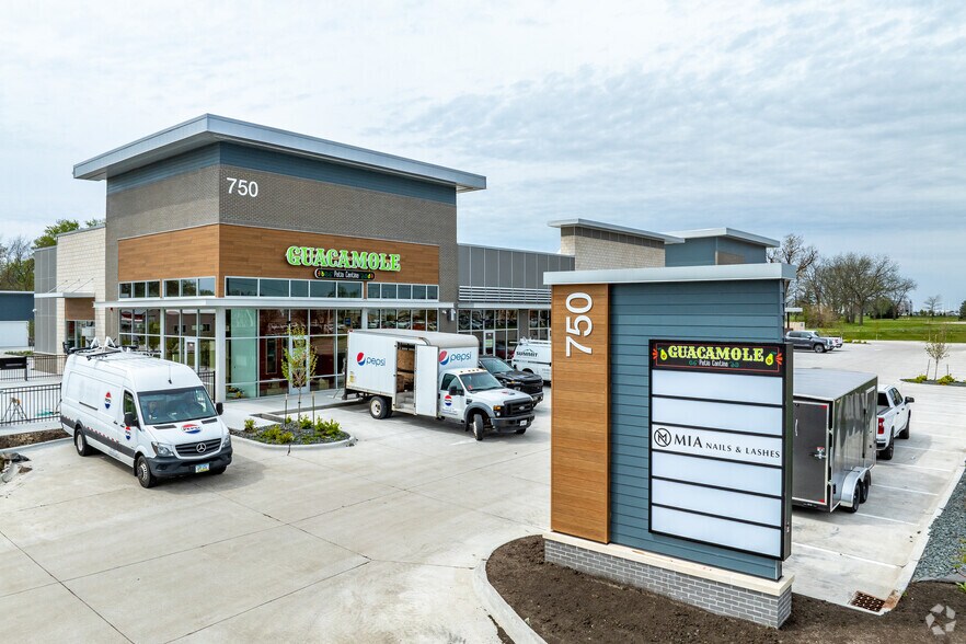 More Photos Of 750 Hickman Rd, Waukee Storefront For Lease
