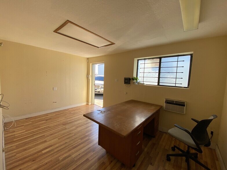 More Photos Of 266 Button Ave, Manteca Warehouse For Lease