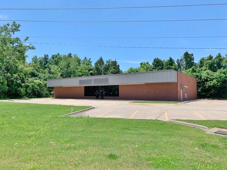 More Photos Of 720 N Main St, Noble Daycare Center For Lease