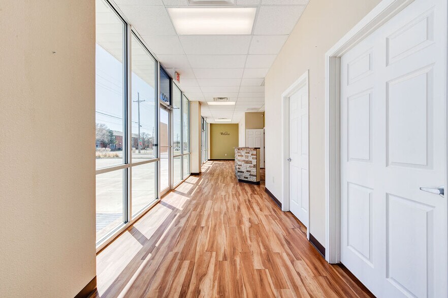 More Photos Of 5820 66th St, Lubbock Storefront Retail Office For Sale