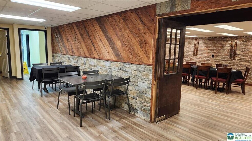 More Photos Of 874 Pa-903, Jim Thorpe General Retail For Sale