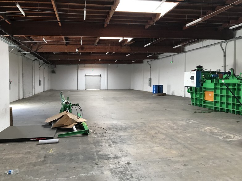 More Photos Of 15401-15405 S San Pedro St, Gardena Service For Sale