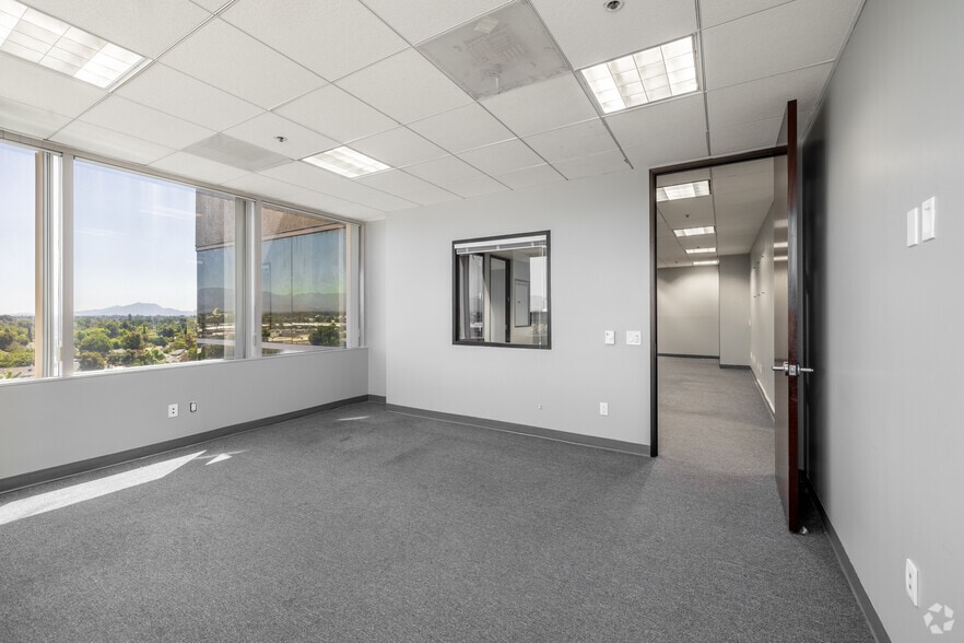More Photos Of 5805 Sepulveda Blvd, Sherman Oaks Office For Lease