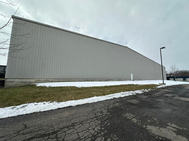 More Photos Of 2335 Union Rd, Cheektowaga Distribution For Sale