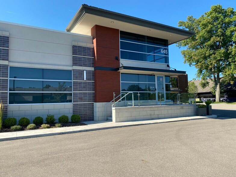 Primary Photo Of 645 Hulet Dr, Bloomfield Township Office For Lease