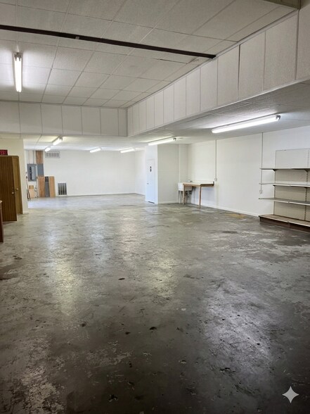 More Photos Of 125 Porter Industrial Rd, Clarksville Warehouse For Lease