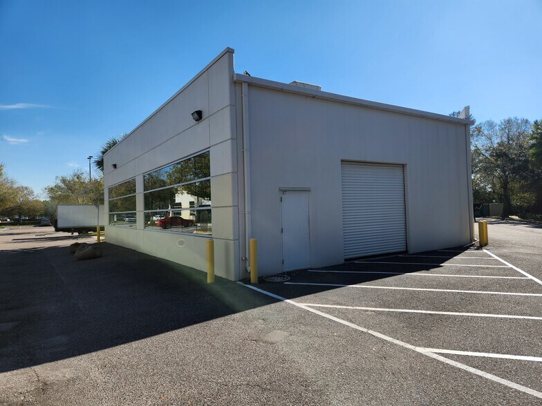 More Photos Of 8810 Commodity Cir, Orlando Showroom For Sale