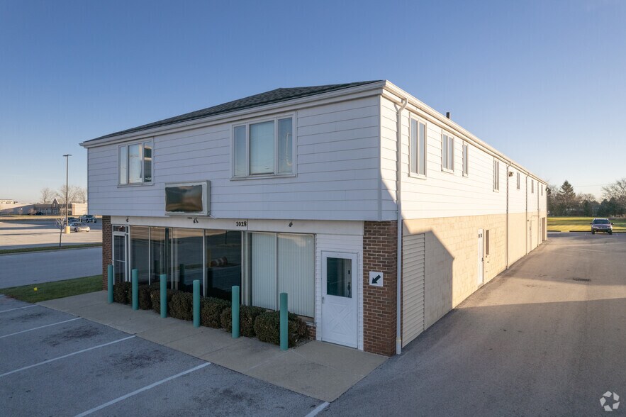 Primary Photo Of 1026-1028 N Main St, Bowling Green Storefront Retail Residential For Sale