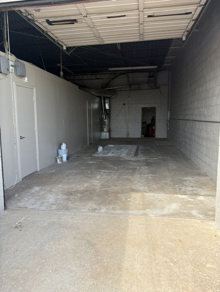 More Photos Of 3920 Classen Blvd, Norman Industrial For Lease