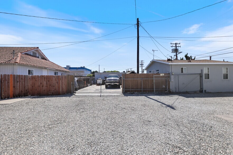 More Photos Of 15323 Paramount Blvd, Paramount General Retail For Sale