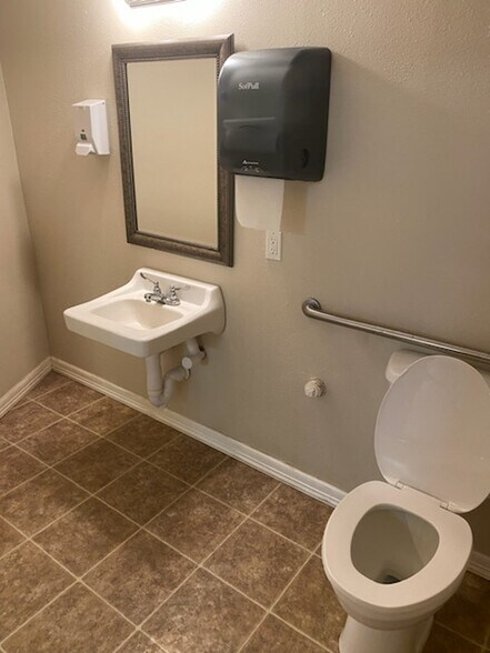 More Photos Of 1011 Santa Fe St, Corpus Christi Office For Sale