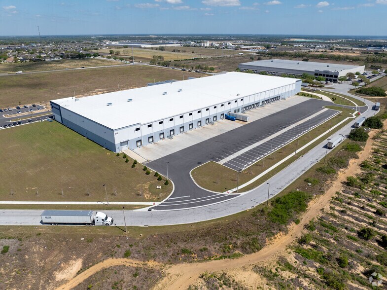 More Photos Of 205 Depot Way, Haines City Warehouse For Lease