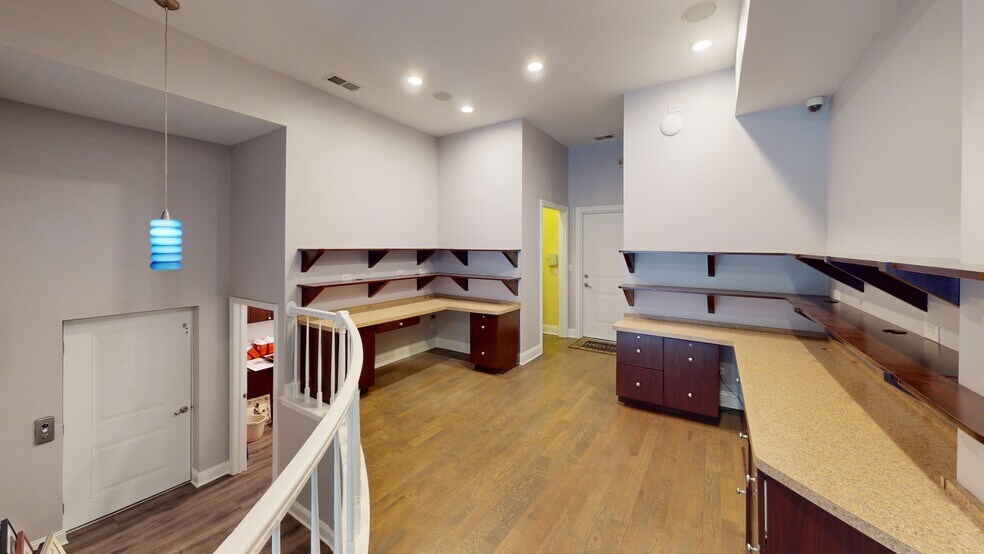 More Photos Of 1009 W Fulton Market, Chicago Storefront Retail Office For Sale