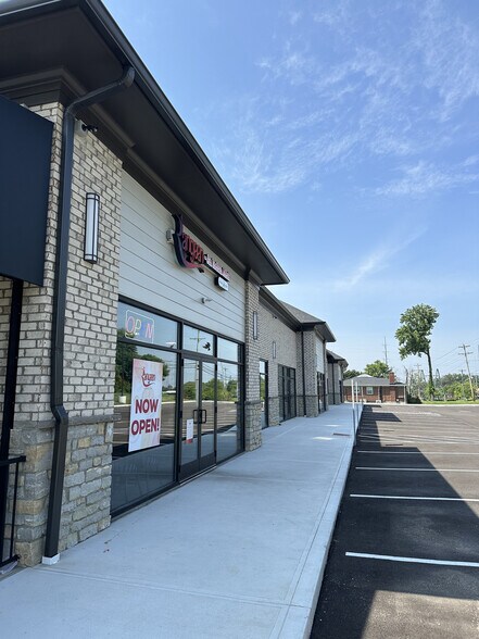 More Photos Of 9774 Cincinnati Columbus Rd, West Chester Storefront For Lease