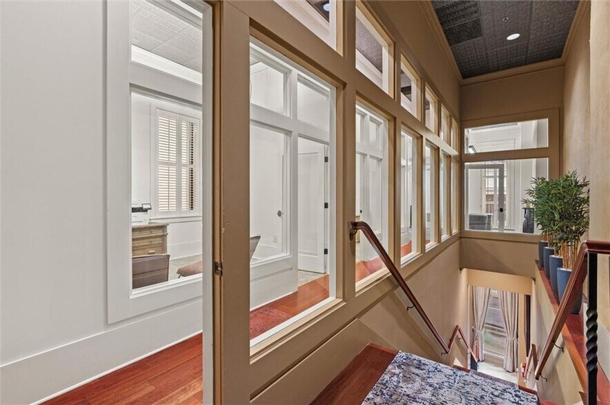 More Photos Of 7 N Royal St, Mobile Office For Sale