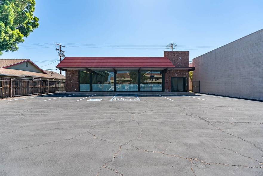 Primary Photo Of 27016 Langside Ave, Santa Clarita Medical For Sale
