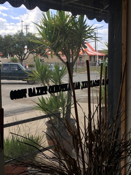 More Photos Of 8418 Broadway St, San Antonio Industrial For Sale