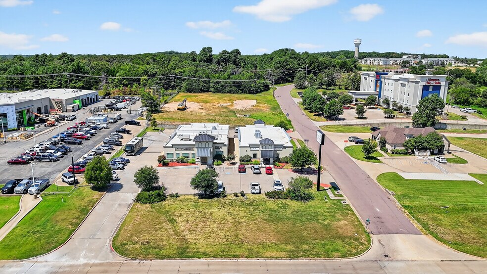 More Photos Of 101 S US Highway 75, Denison Medical For Lease