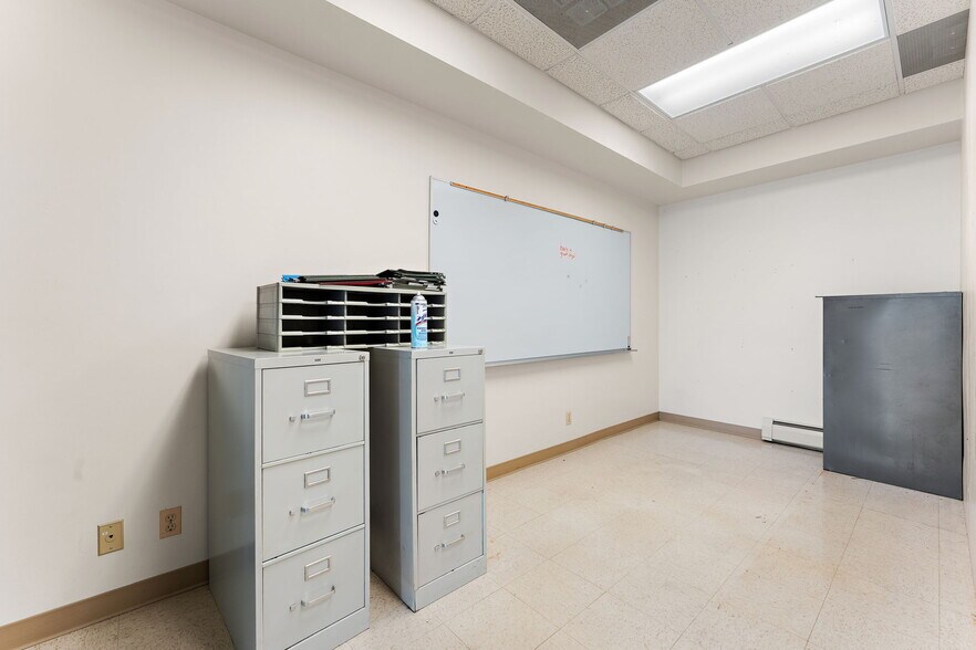 More Photos Of 6675 Broadway, Merrillville Auto Repair For Lease