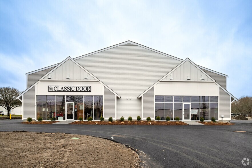 More Photos Of 300 Coddington Hwy, Middletown Warehouse For Lease