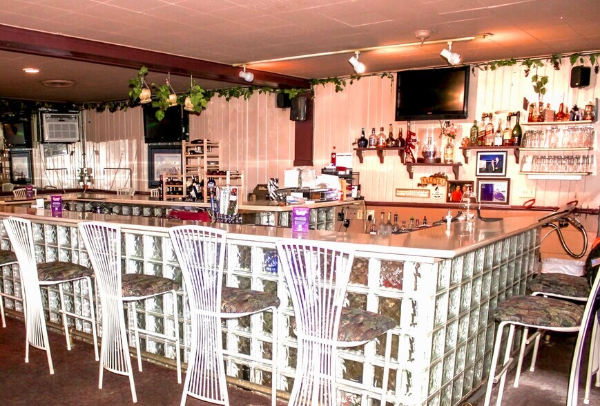 More Photos Of 69 Washington St, Fox Lake General Retail For Sale