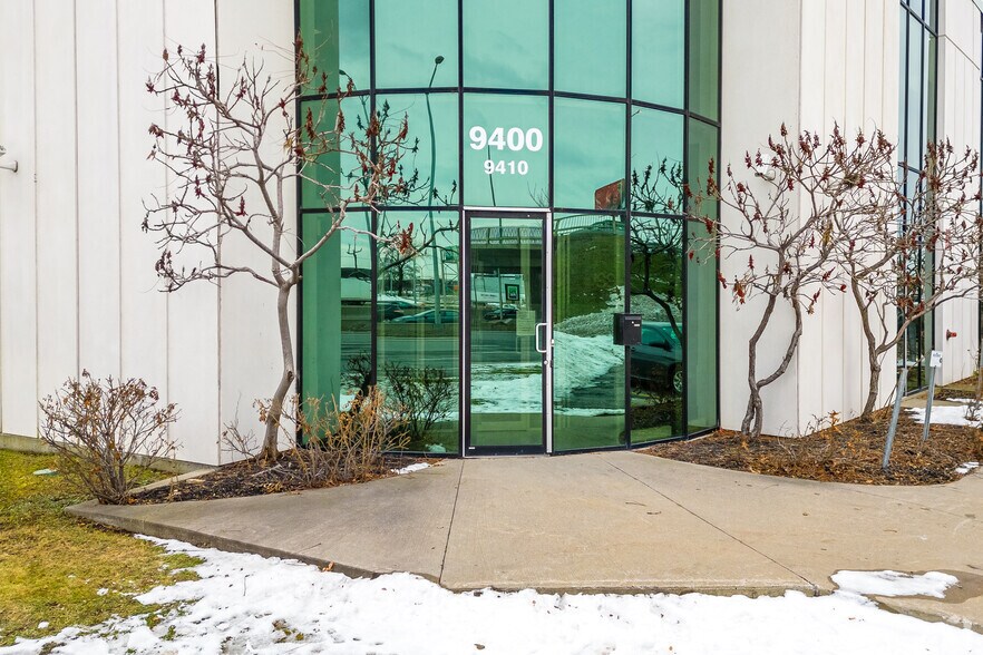 More Photos Of 9490-9490 Boul Henri-Bourassa W, Saint-Laurent Flex For Sale