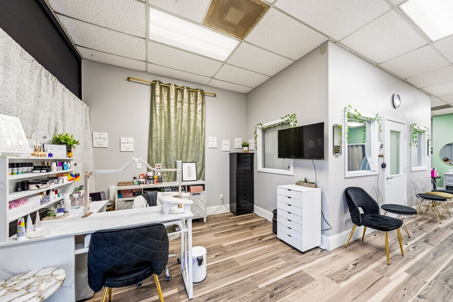 More Photos Of 7338 Crater Lake Hwy, White City Freestanding For Sale