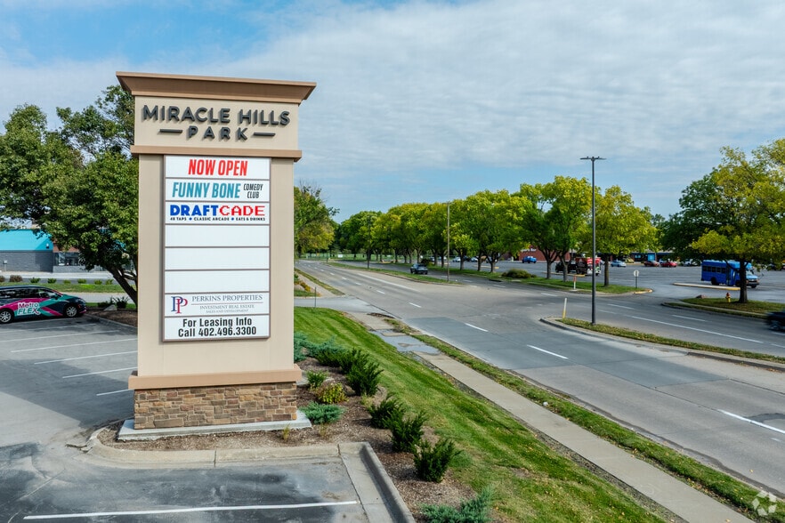 More Photos Of 606-780 N 114th St, Omaha Unknown For Lease